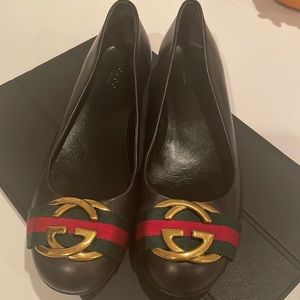 Gucci Black leather flats